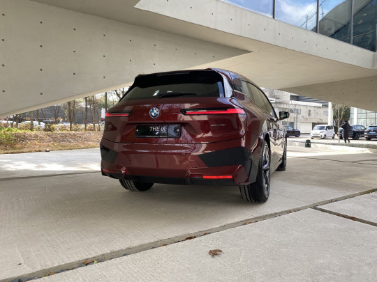 BMW iX. 장우진 기자